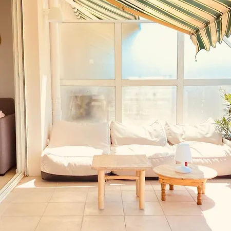 Vue A Couper Le Souffle - Nouveau Entierement Renove Daire *