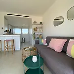 Vue A Couper Le Souffle - Nouveau Entierement Renove Daire