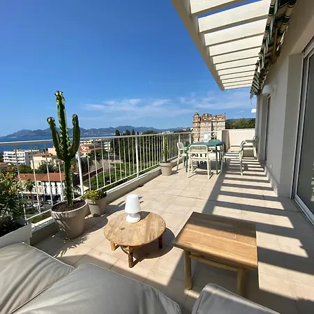 Appartement Vue à Couper Le Souffle - Nouveau Entièrement Rénové *